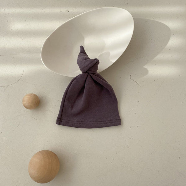 Knotted Bonnet